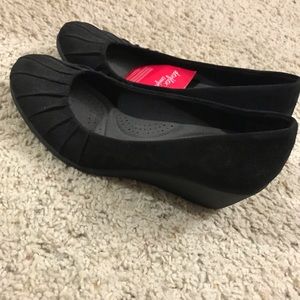 Black wedge shoes